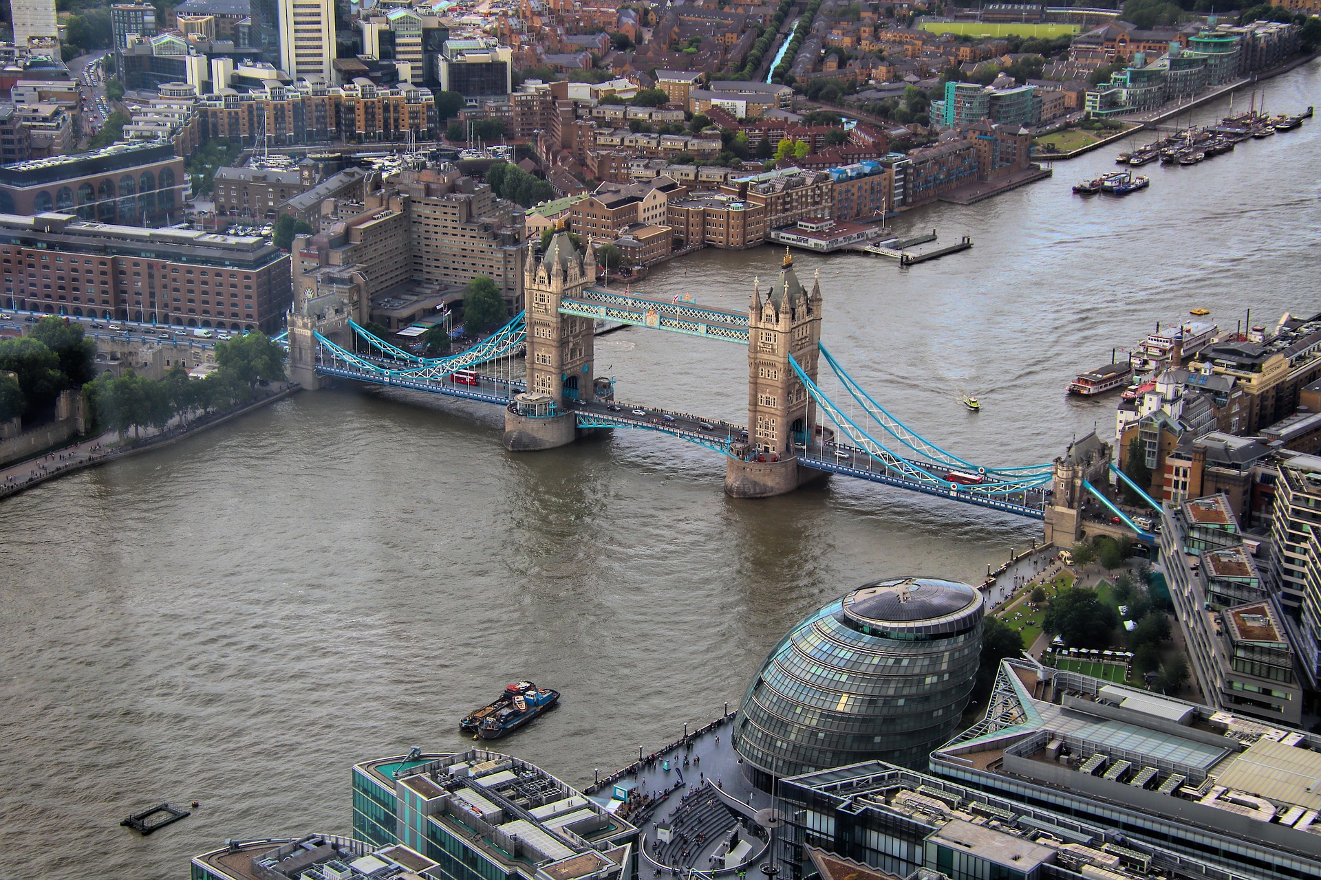 Cruising the Thames: What To Know About London’s Tidal River